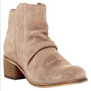 Seychelles Hawthorne Taupe Suede Booties